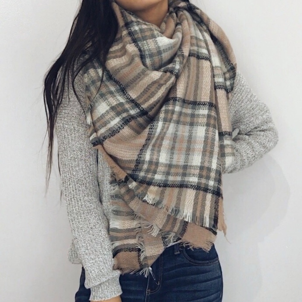 ๐ Juneau - Beige Plaid Blanket Scarf - Picture 2 of 7